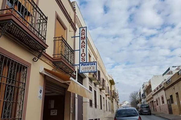 Puertas armarios vestidores carpintería en general.